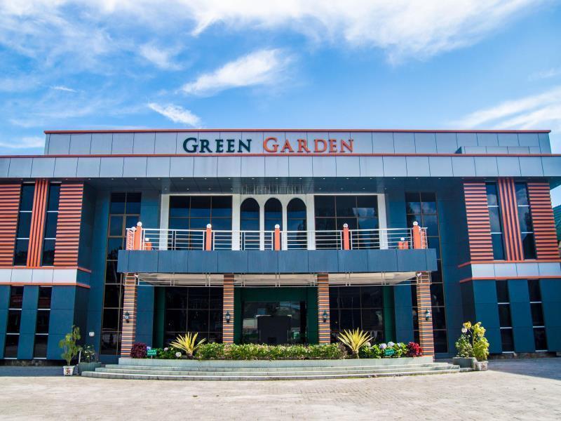 Green Garden Hotel Berastagi Exterior photo